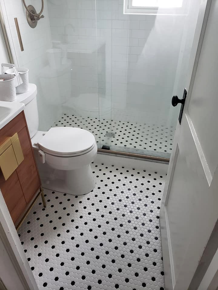 Design ideas for a midcentury bathroom in Philadelphia.