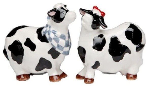 3.25 Inch Cow with Bandana and Cow with Bow Salt and Pepper Shakers