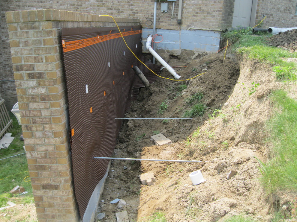 Retaining wall waterproof & brace