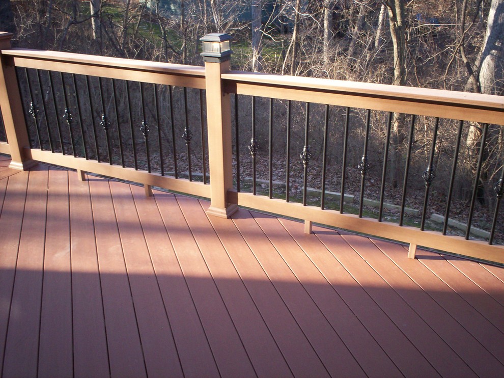 Example of a classic backyard deck design in St Louis