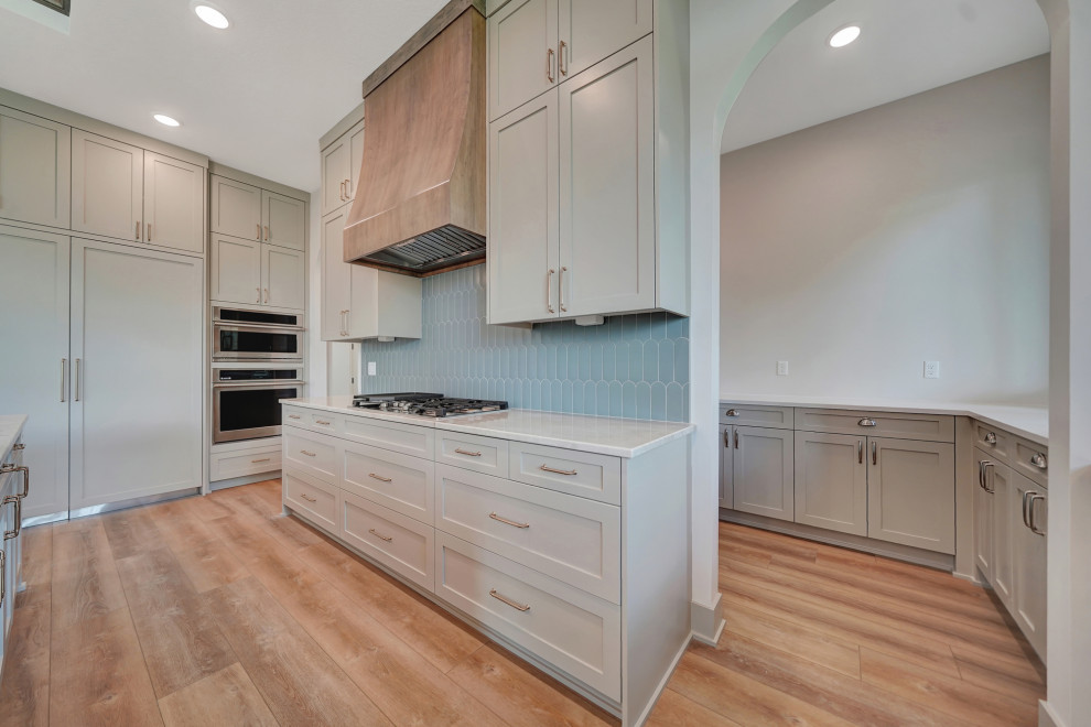 Kitchen - transitional kitchen idea in Omaha