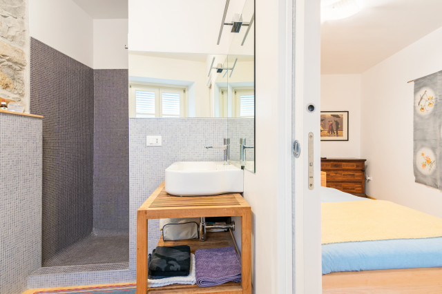 La casa di Leonardo modern-powder-room