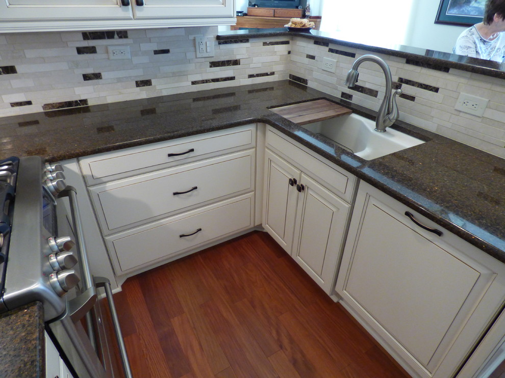Inspiration for a transitional home design remodel in Chicago