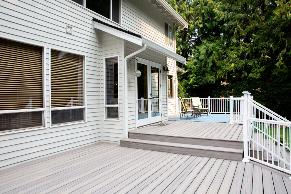 Minimalist deck photo in Seattle