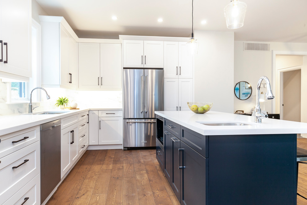 Kitchen - transitional kitchen idea in Toronto
