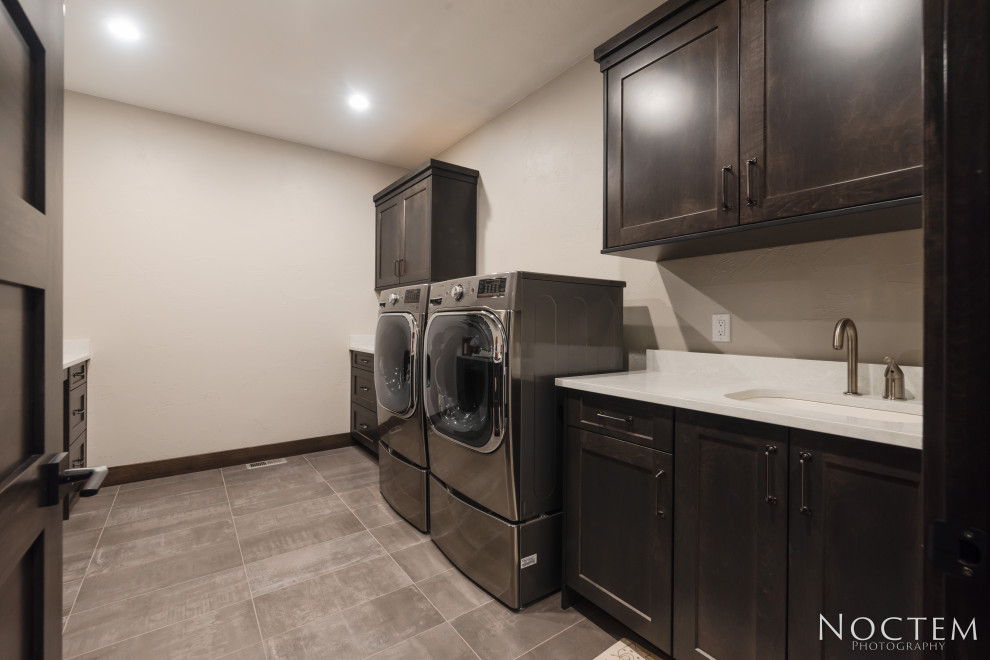 Laundry room - transitional laundry room idea