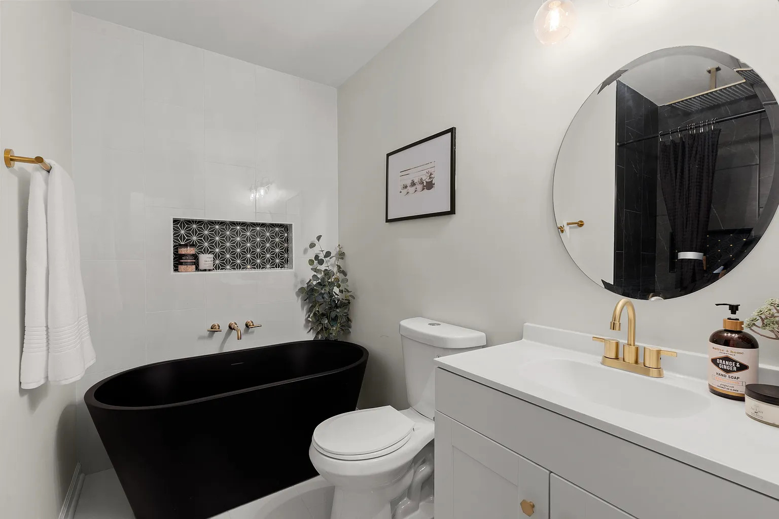 Inspiration for a modern bathroom remodel in Charleston