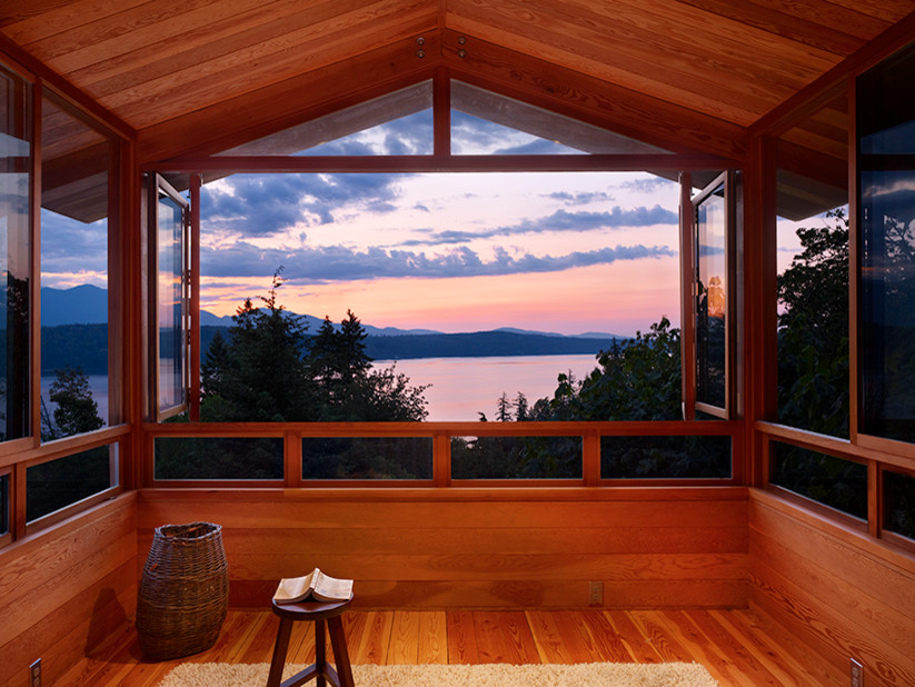 Transitional sunroom in Seattle.