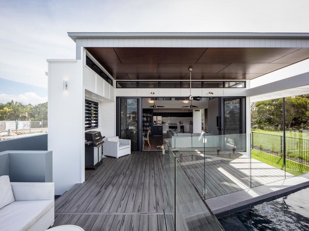 Inspiration for a contemporary deck in Sunshine Coast.
