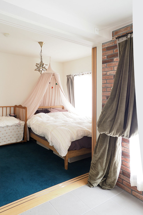 天蓋とドレープづかいで ベッドまわりを心地よく Houzz ハウズ