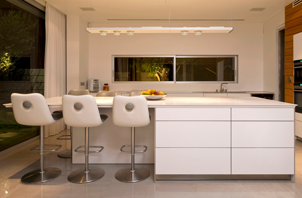 Contemporary kitchen in Tel Aviv with flat-panel cabinets and white cabinets.