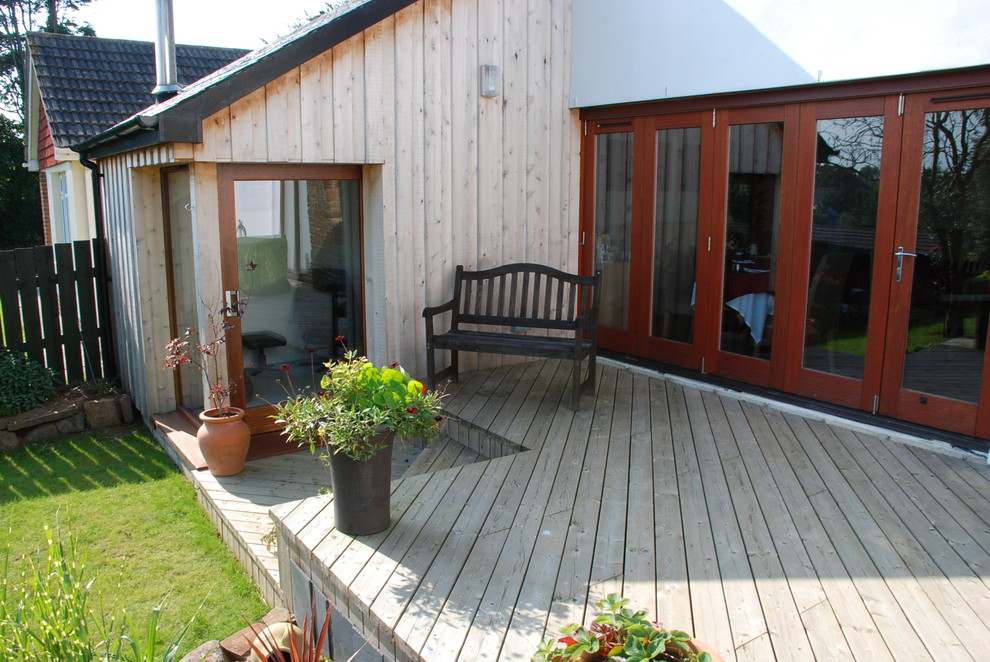 This is an example of a contemporary deck in Cornwall.