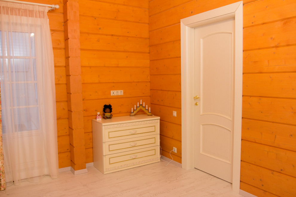 Дом из кирпича в Охтинском парке