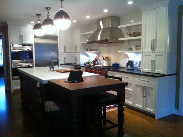 Example of a transitional kitchen design in Chicago