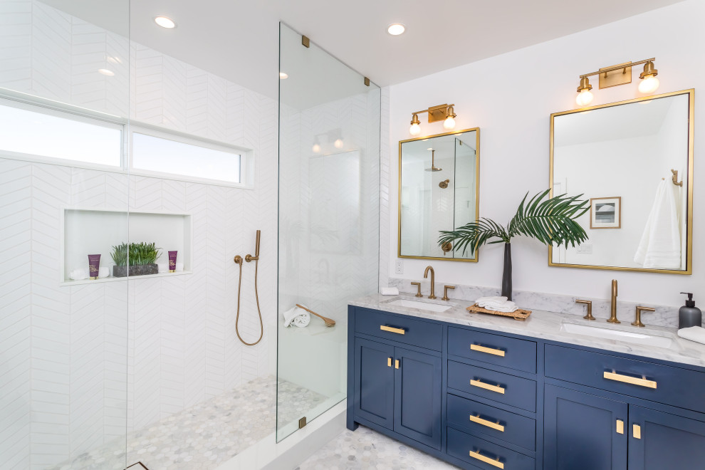 Example of a transitional bathroom design in Los Angeles