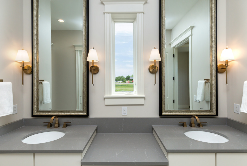 Bathroom - transitional bathroom idea in Cedar Rapids