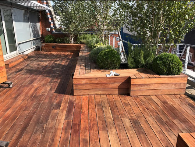 Hans Crecent contemporary-deck