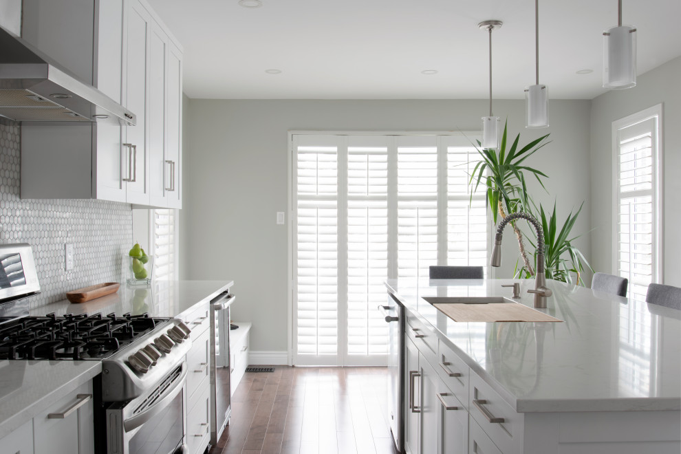 Transitional kitchen photo in Ottawa