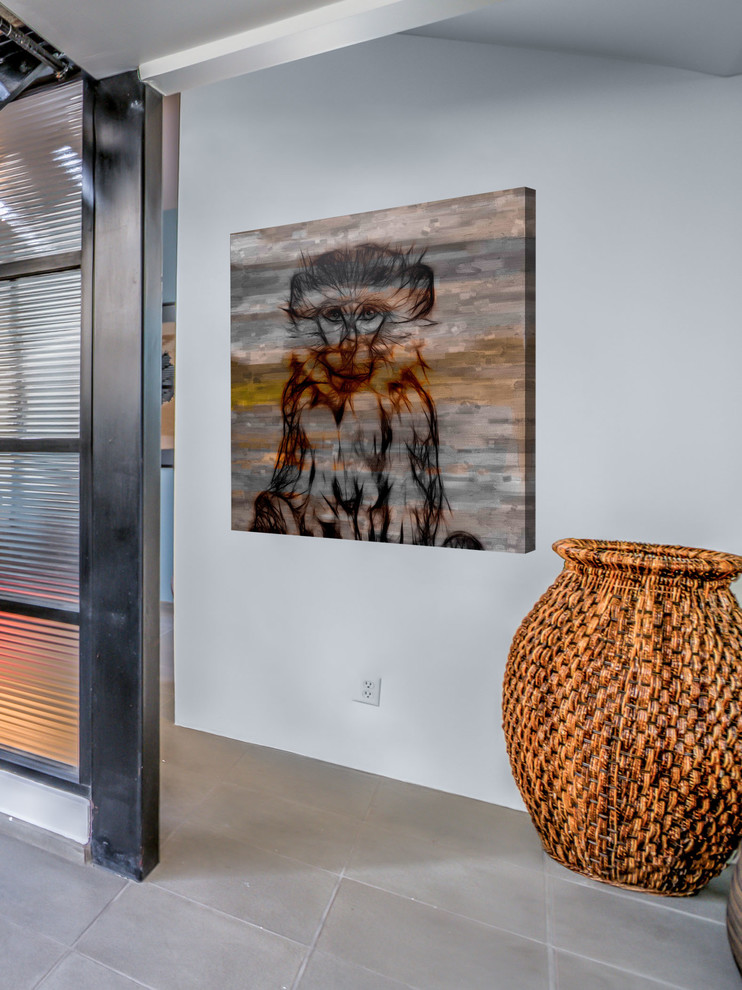 Example of a transitional home design design in Los Angeles