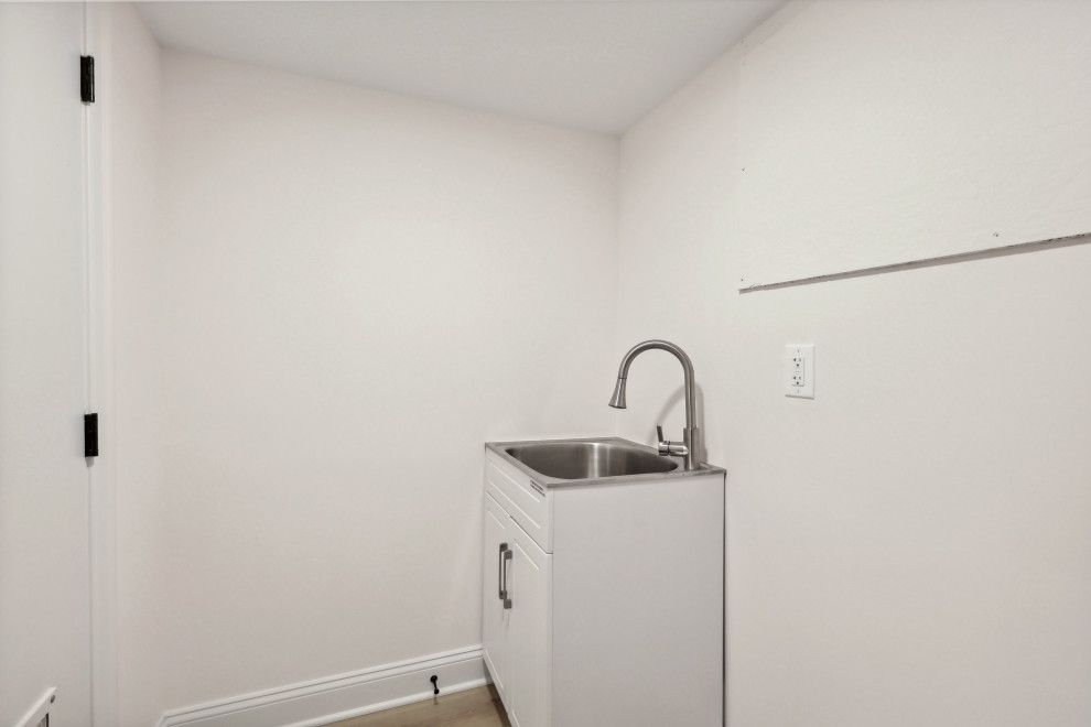 Laundry Room with Utility Sink and Hookups