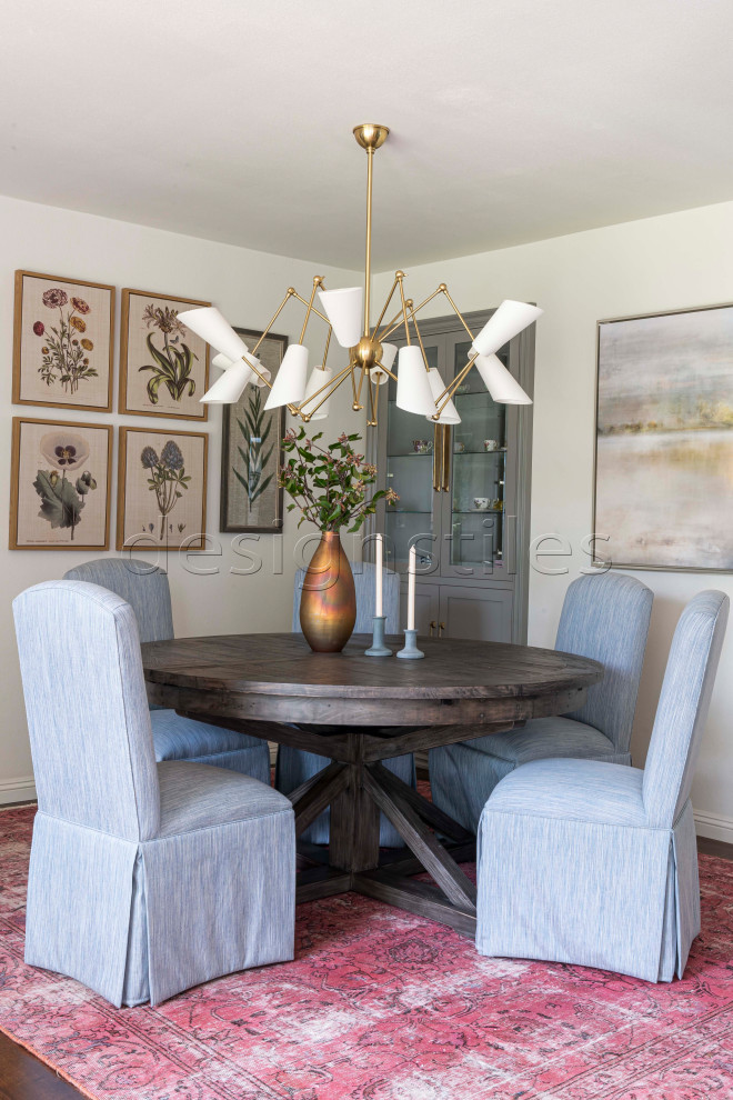 Example of a transitional home design design in Los Angeles