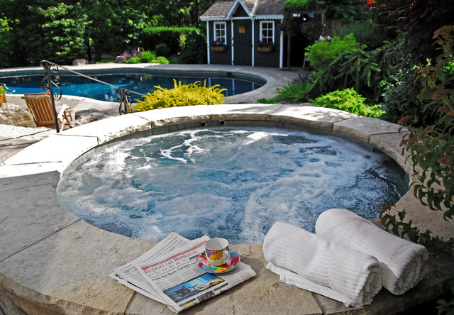 Cape Cod Frontyard rustik-traedgaard