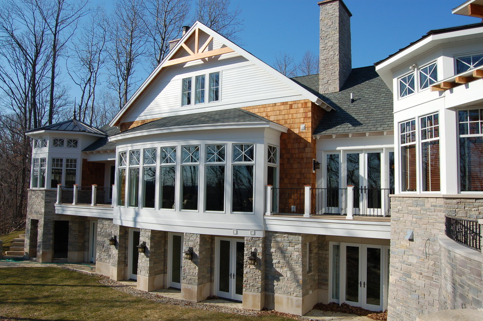 Design ideas for a traditional exterior in Grand Rapids.