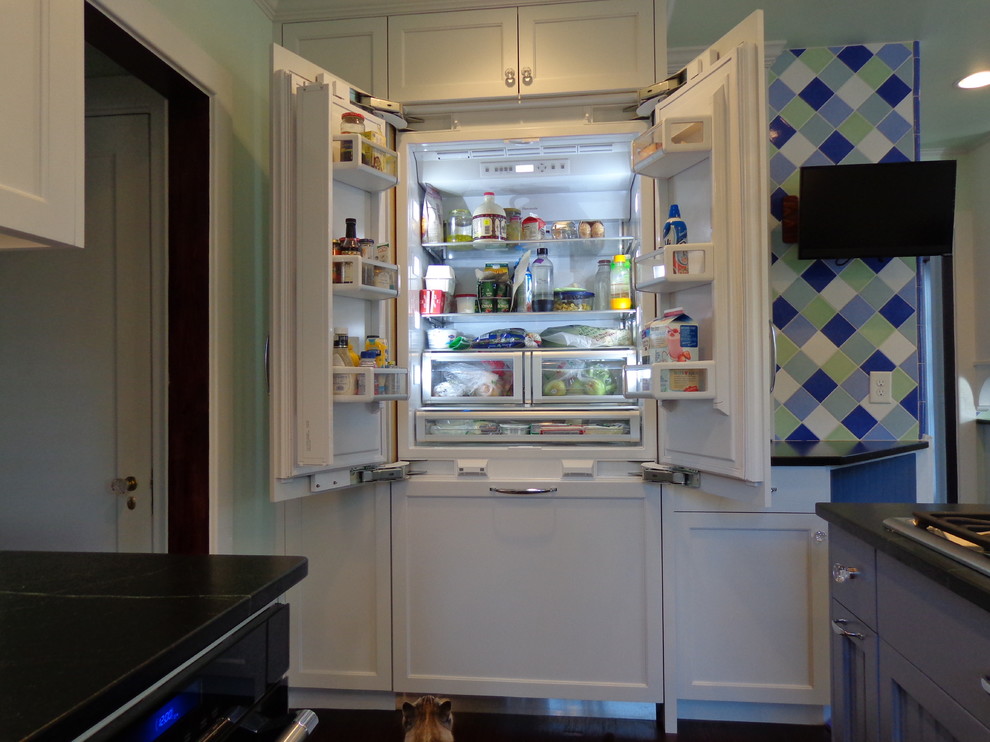 Inspiration for a transitional kitchen remodel in Raleigh