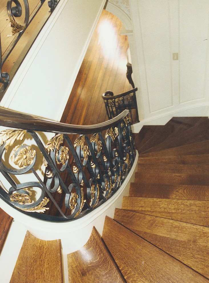 Bild på en mellanstor lantlig trappa