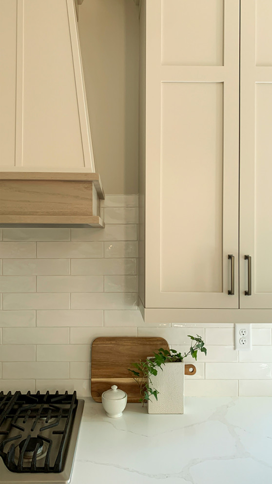 Example of a transitional kitchen design in Minneapolis