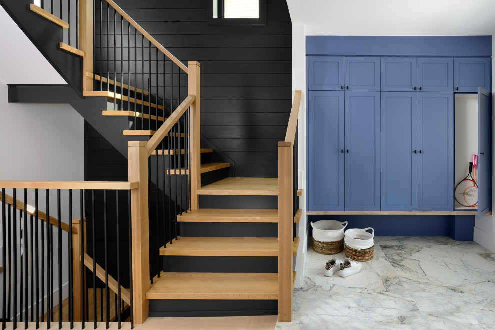 Entryway - transitional entryway idea in Toronto