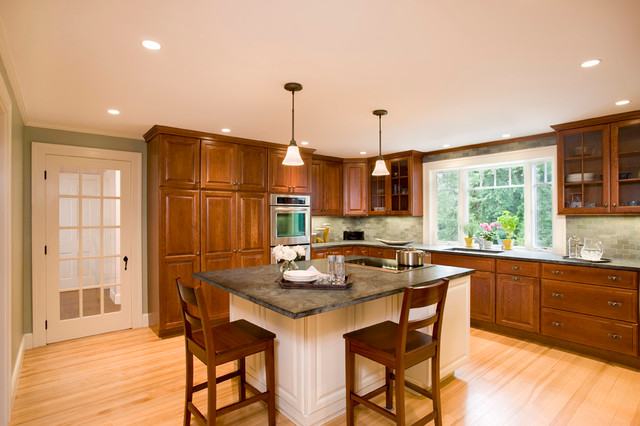 Warm Kitchen traditional-kitchen
