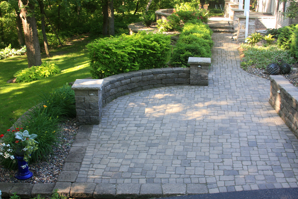 This is an example of a traditional patio in Minneapolis.