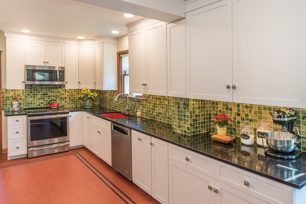 Transitional kitchen photo in Philadelphia