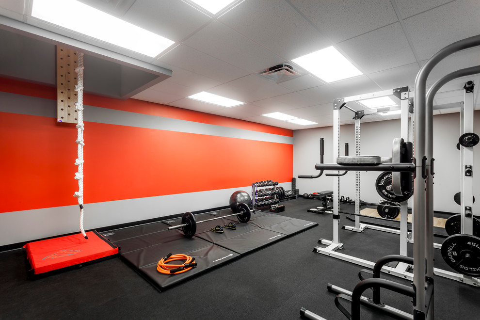 Photo of a modern home gym in Orlando with black floor.
