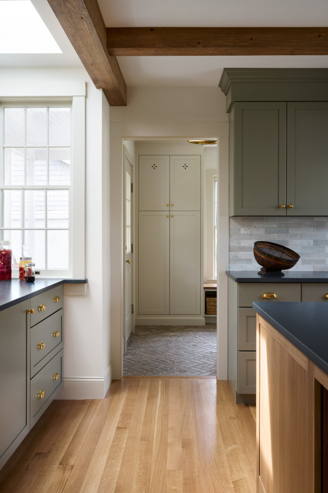 Entryway - transitional entryway idea in Boston