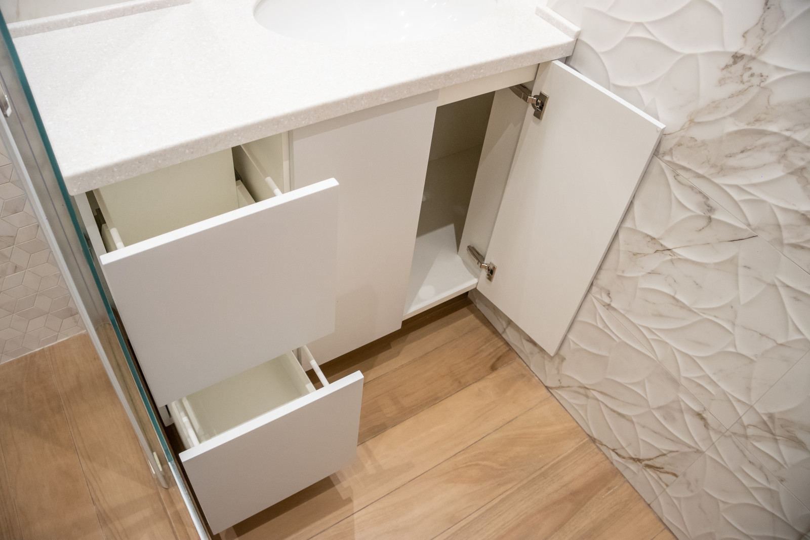 Многоугольная тумба под раковину ванную комнату