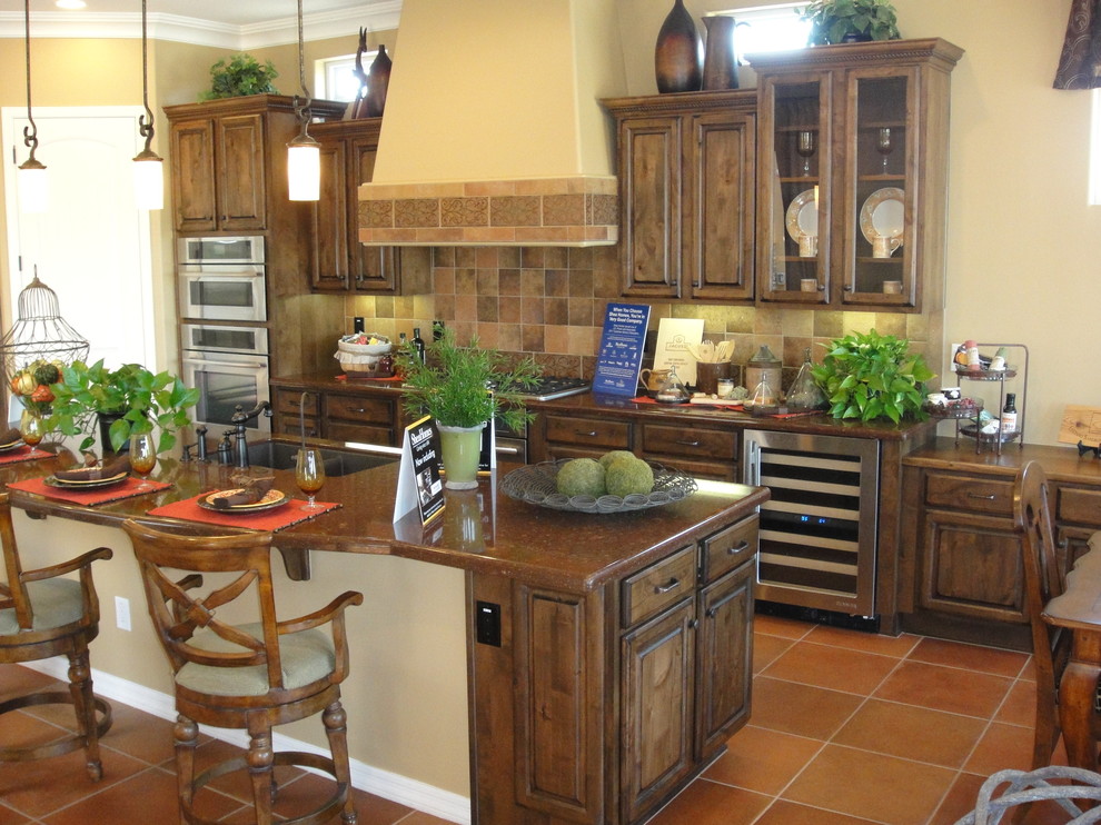 Kitchen - transitional kitchen idea in Phoenix