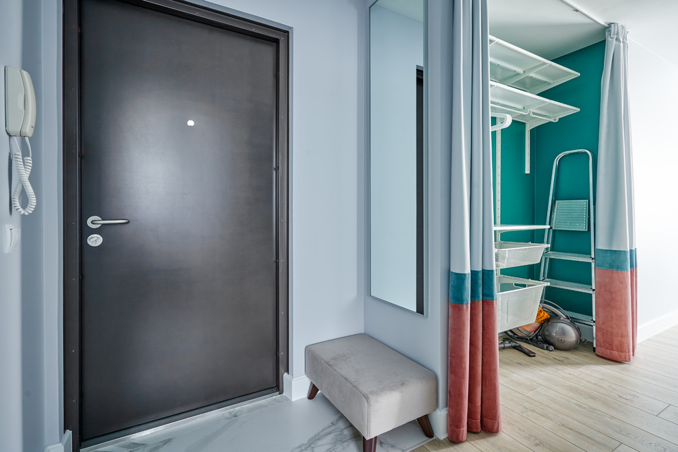 На берегу лесного ручья