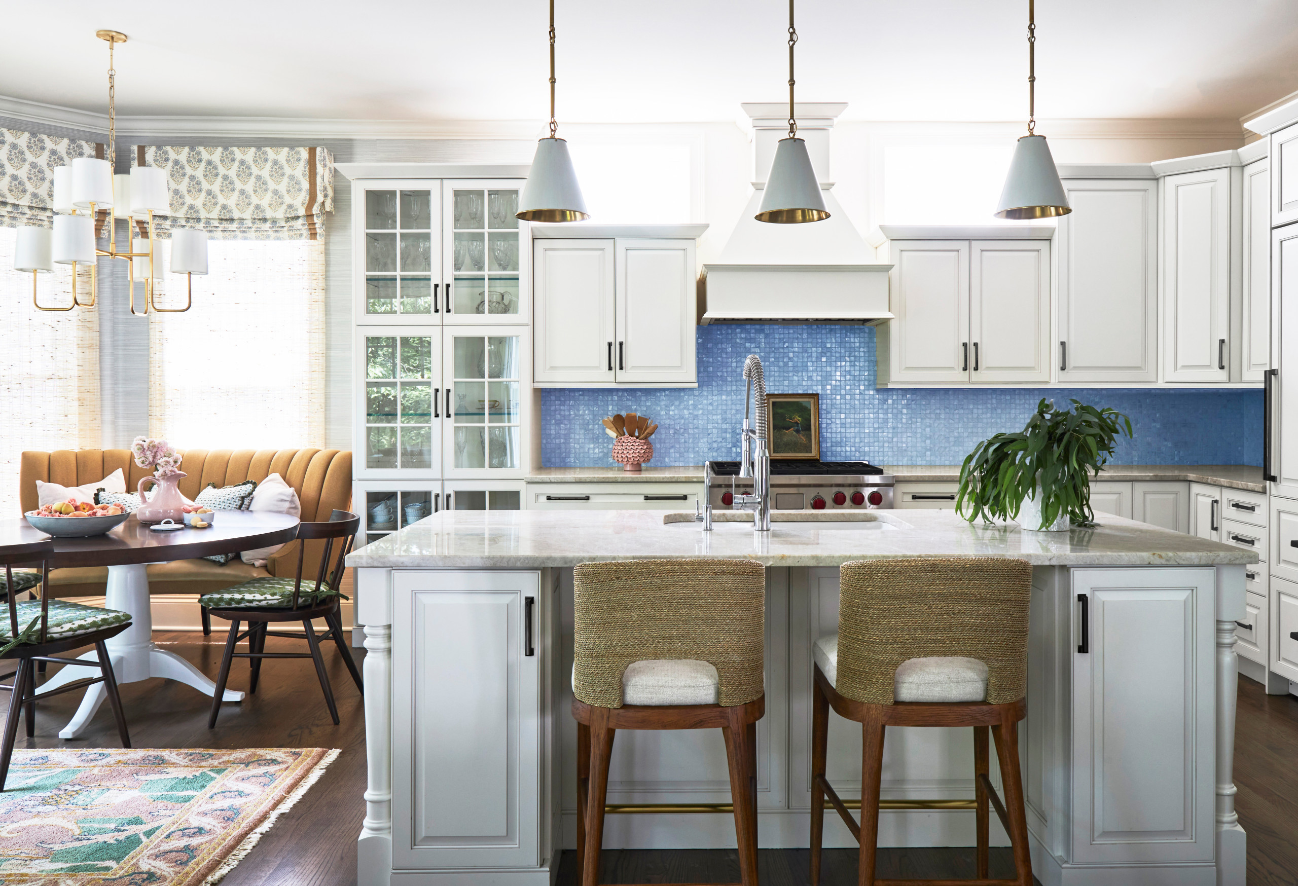 Kitchen - traditional kitchen idea in Chicago