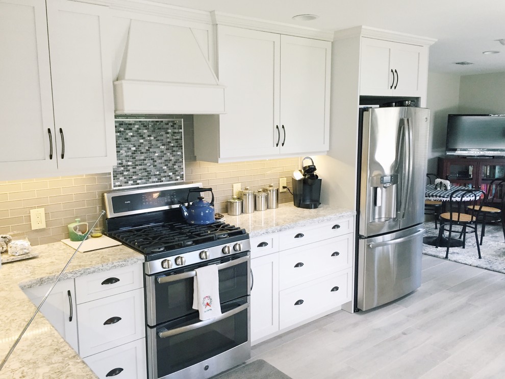Example of a transitional kitchen design in Miami