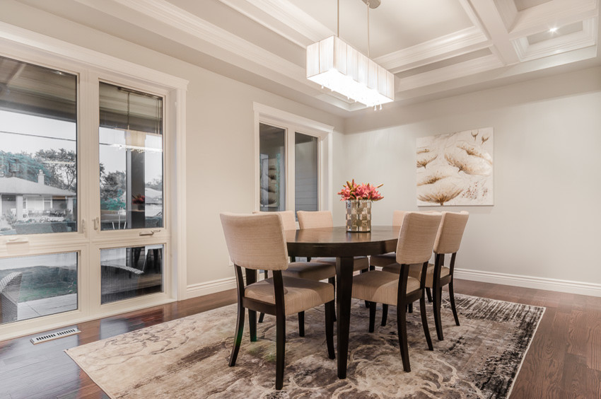 Design ideas for a transitional dining room in Toronto.