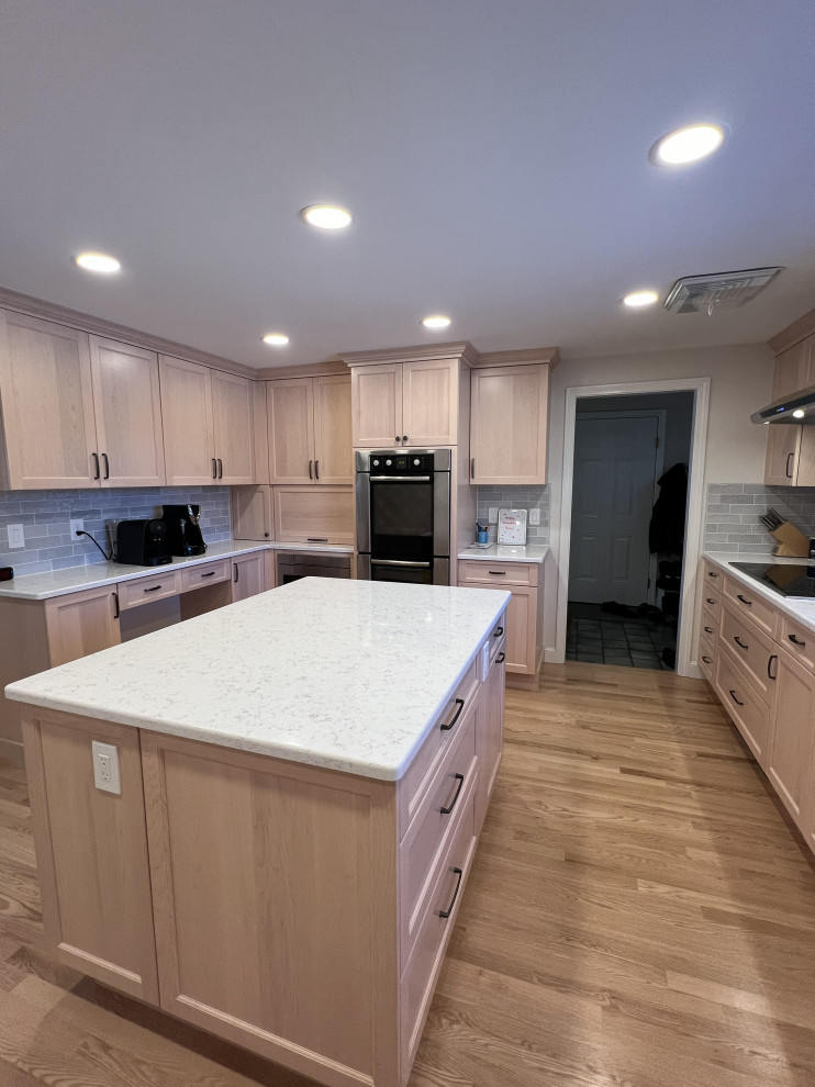 6612 - Bianco Breeze: Transforming with Quartz & Maple