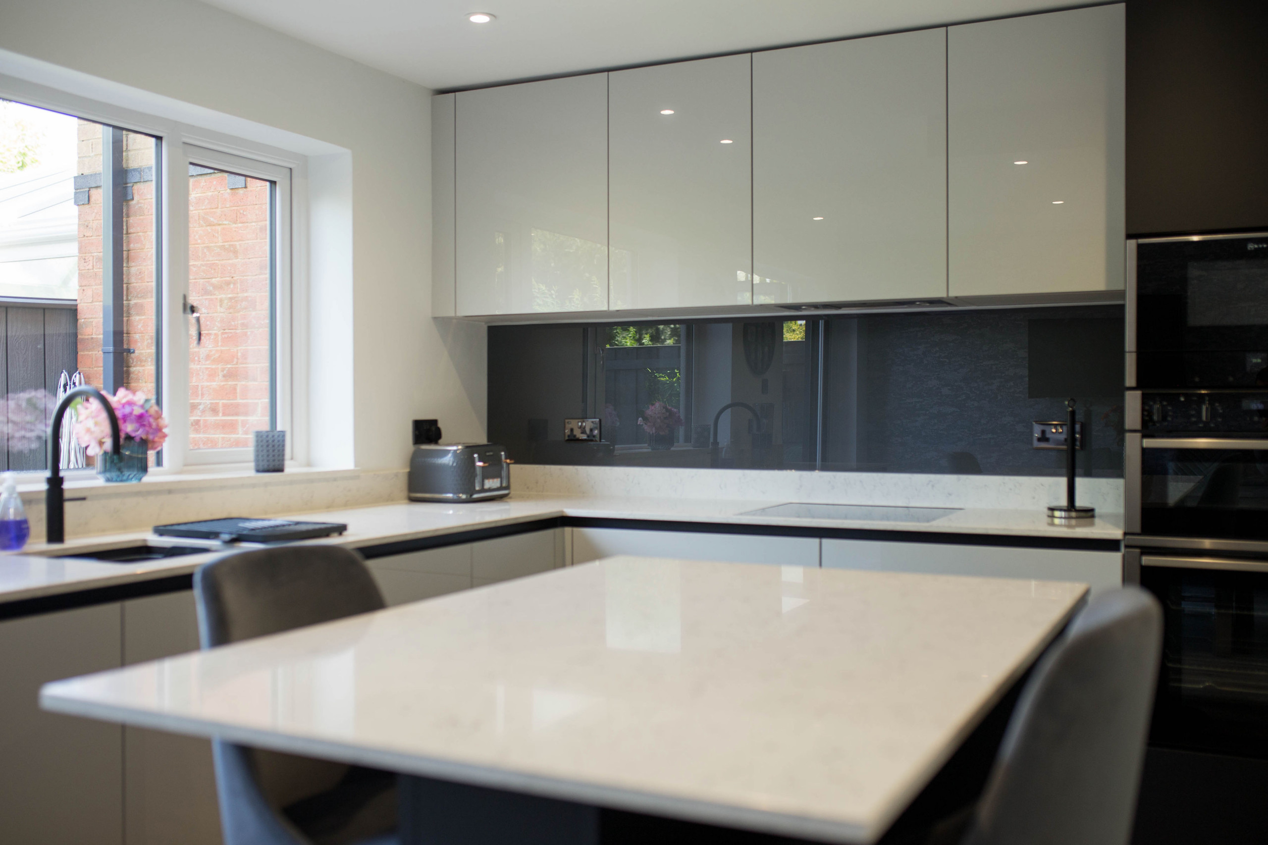 Ultra Matte Carbon and High Gloss Mist Handleless Kitchen