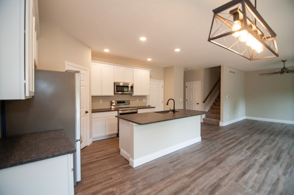 New 2 story home in Morrow
