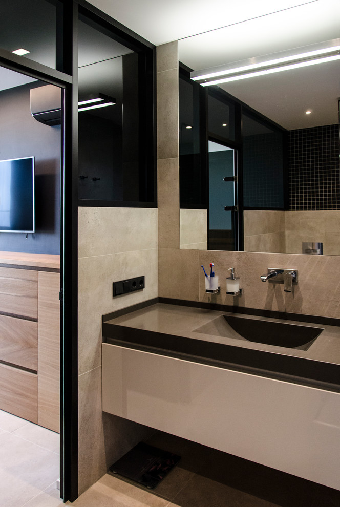 Строгость и немного озорства