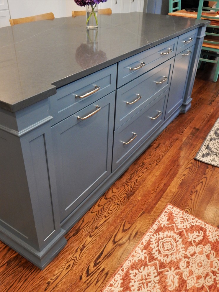 Transitional home design photo in Seattle