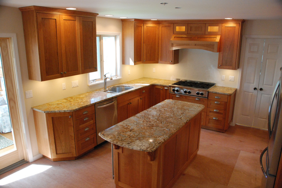 Need backsplash ideas natural cherry with busy granite