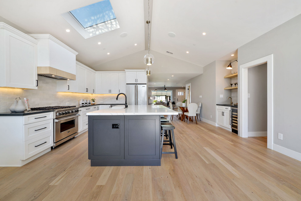 Transitional kitchen photo in San Francisco