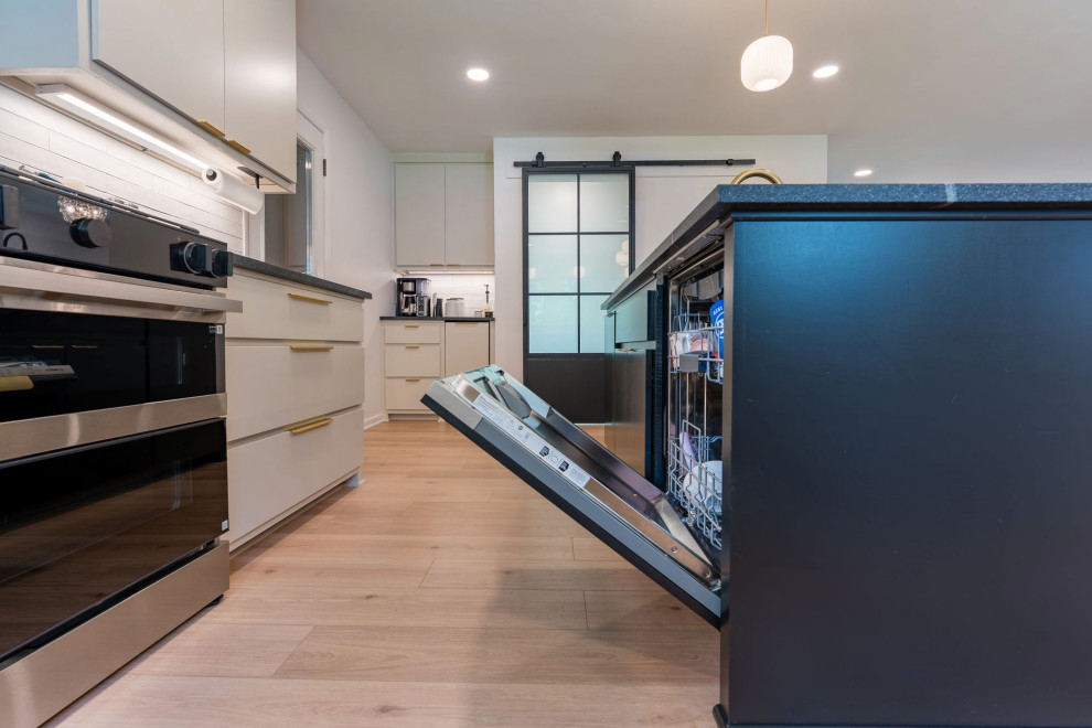 Modern Kitchen and Laundry Room